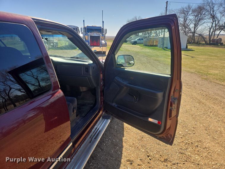image for item ER1558 2002 Chevrolet Silverado 1500 Ext. Cab pickup truck