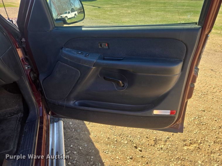image for item ER1558 2002 Chevrolet Silverado 1500 Ext. Cab pickup truck