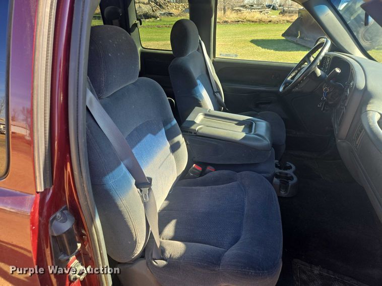 image for item ER1558 2002 Chevrolet Silverado 1500 Ext. Cab pickup truck