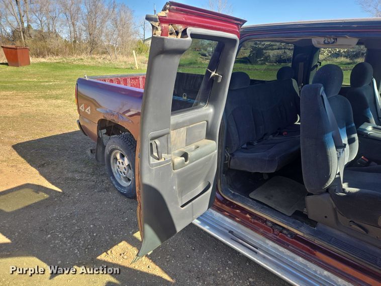 image for item ER1558 2002 Chevrolet Silverado 1500 Ext. Cab pickup truck