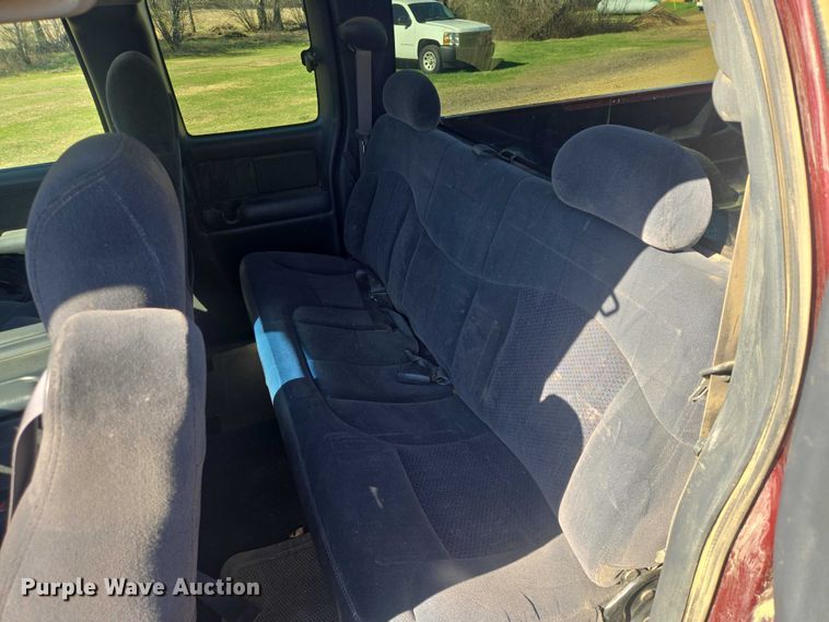 image for item ER1558 2002 Chevrolet Silverado 1500 Ext. Cab pickup truck
