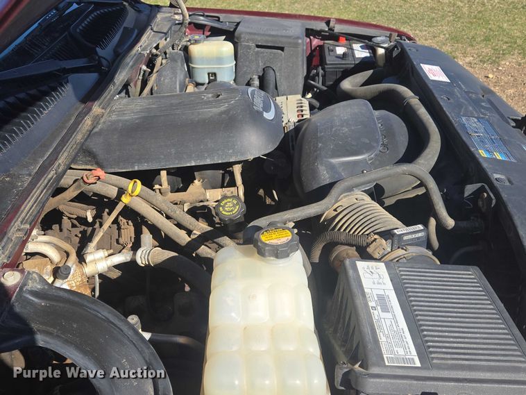 image for item ER1558 2002 Chevrolet Silverado 1500 Ext. Cab pickup truck