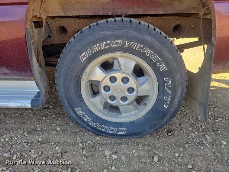 image for item ER1558 2002 Chevrolet Silverado 1500 Ext. Cab pickup truck