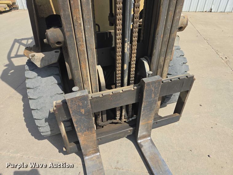 image for item ER1617 Caterpillar P6000 forklift