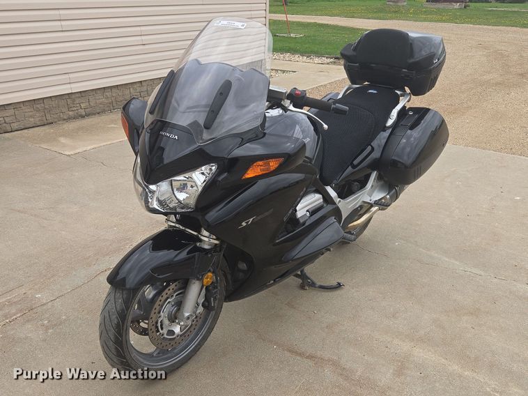 image for item ER1618 2006 Honda ST1300 motorcycle