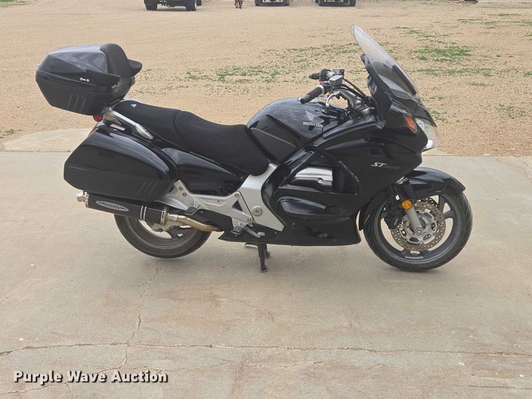 image for item ER1618 2006 Honda ST1300 motorcycle