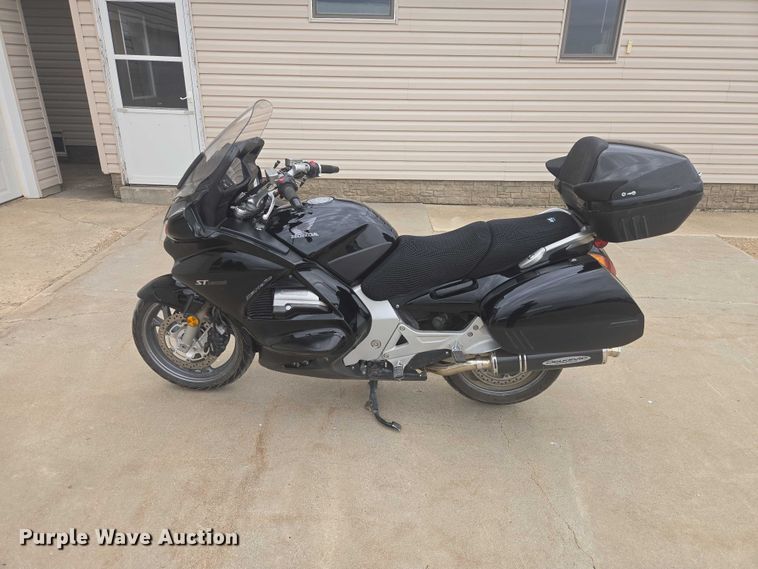 image for item ER1618 2006 Honda ST1300 motorcycle