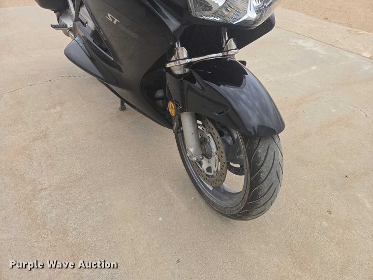 image for item ER1618 2006 Honda ST1300 motorcycle