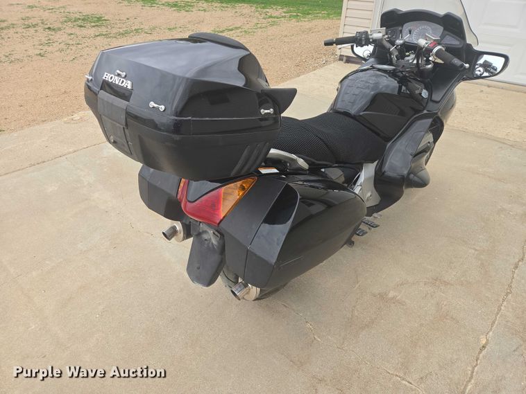 image for item ER1618 2006 Honda ST1300 motorcycle