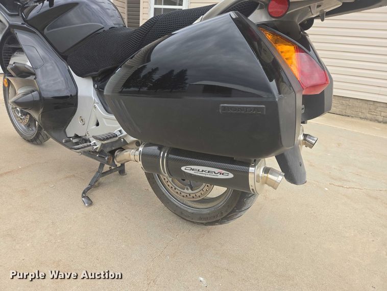 image for item ER1618 2006 Honda ST1300 motorcycle