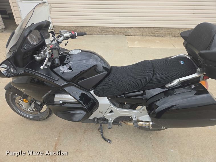 image for item ER1618 2006 Honda ST1300 motorcycle
