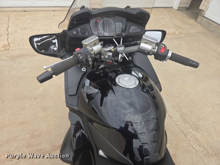 image for item ER1618 2006 Honda ST1300 motorcycle