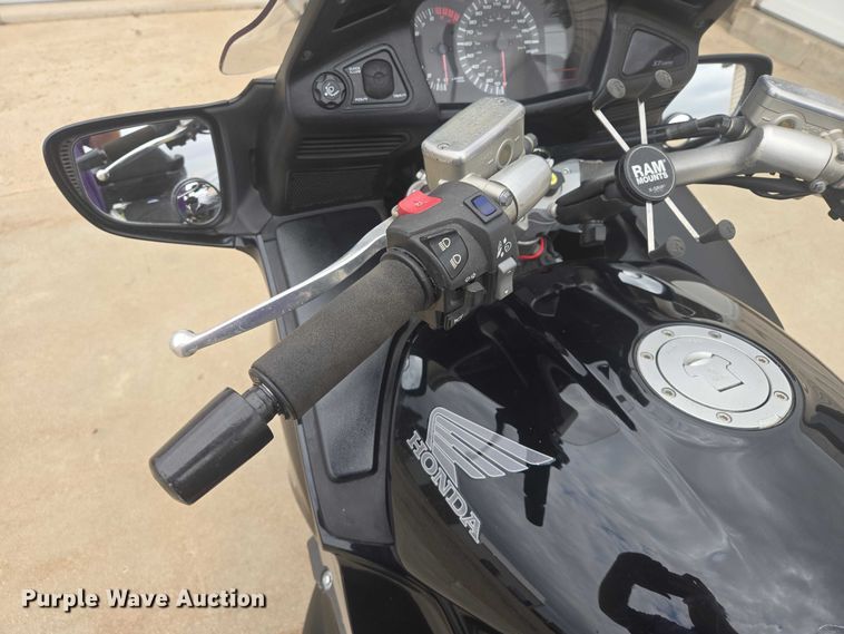 image for item ER1618 2006 Honda ST1300 motorcycle