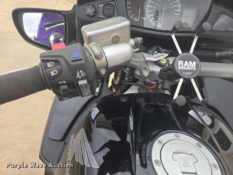 image for item ER1618 2006 Honda ST1300 motorcycle