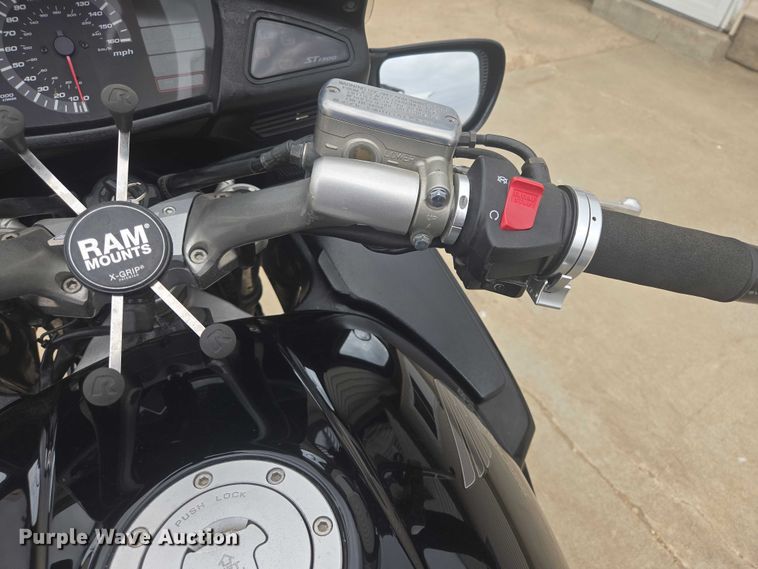 image for item ER1618 2006 Honda ST1300 motorcycle