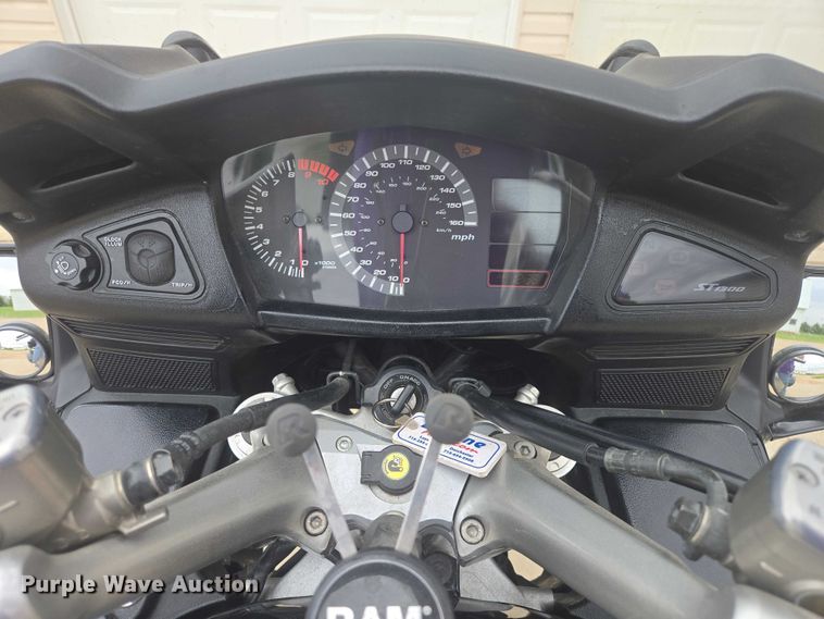 image for item ER1618 2006 Honda ST1300 motorcycle