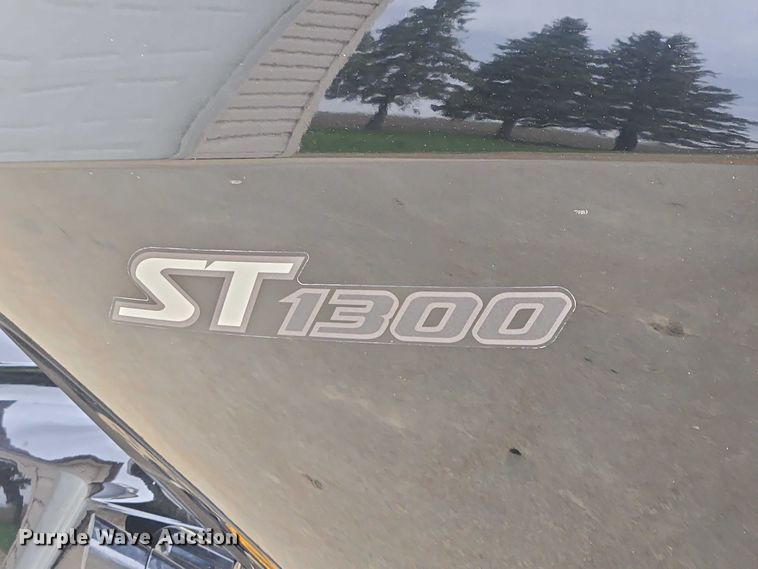 image for item ER1618 2006 Honda ST1300 motorcycle
