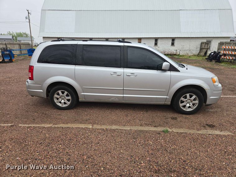 image for item ER1629 2008 Chrysler Town And Country van
