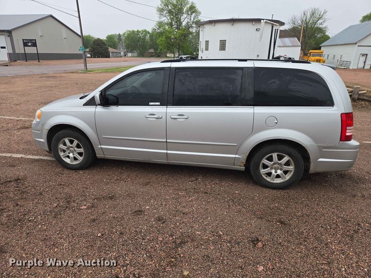 image for item ER1629 2008 Chrysler Town And Country van