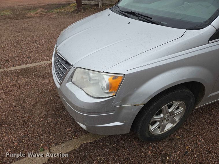 image for item ER1629 2008 Chrysler Town And Country van