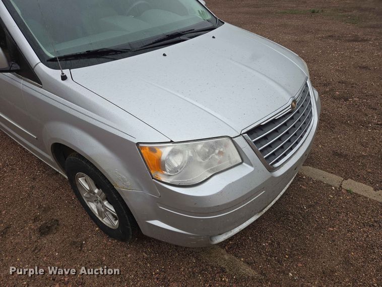 image for item ER1629 2008 Chrysler Town And Country van