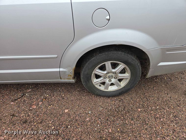 image for item ER1629 2008 Chrysler Town And Country van