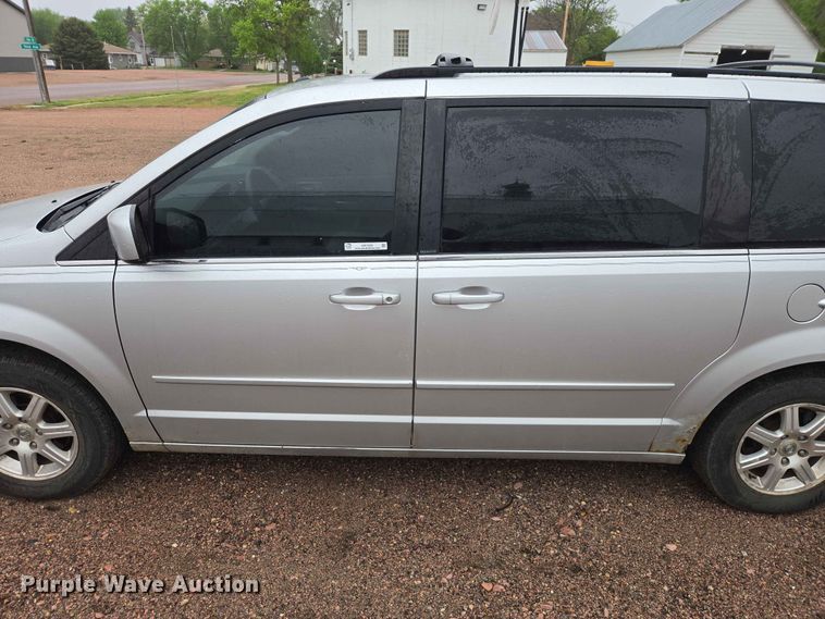 image for item ER1629 2008 Chrysler Town And Country van