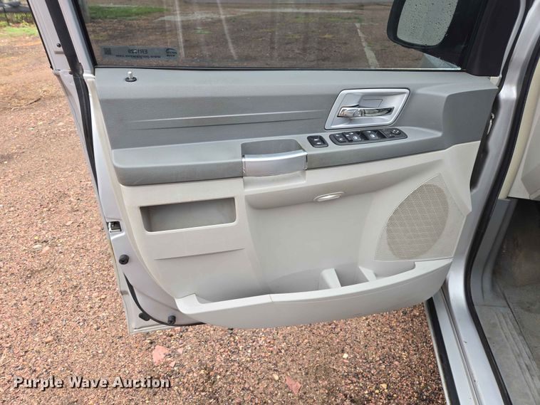 image for item ER1629 2008 Chrysler Town And Country van