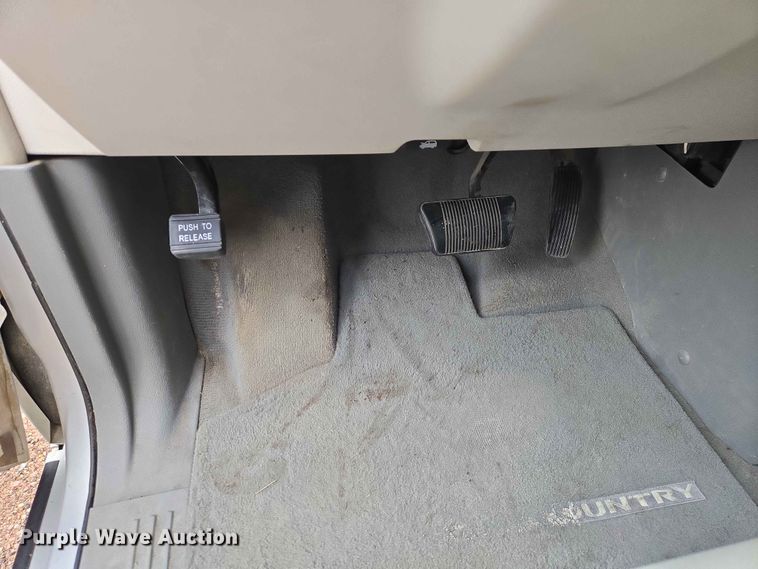 image for item ER1629 2008 Chrysler Town And Country van