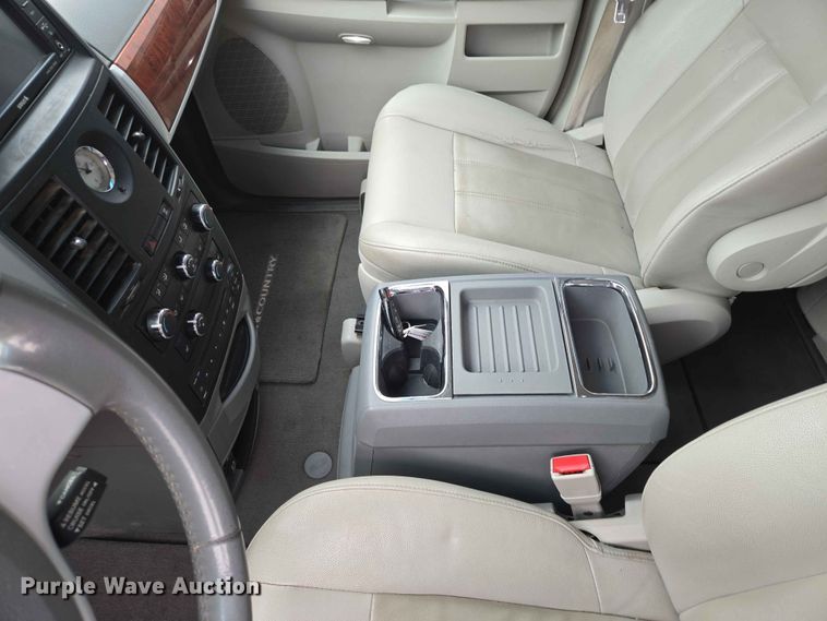 image for item ER1629 2008 Chrysler Town And Country van