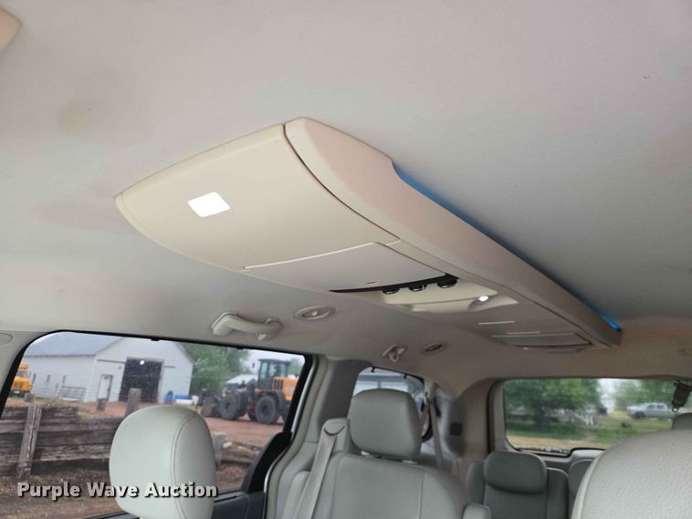 image for item ER1629 2008 Chrysler Town And Country van