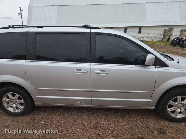 image for item ER1629 2008 Chrysler Town And Country van