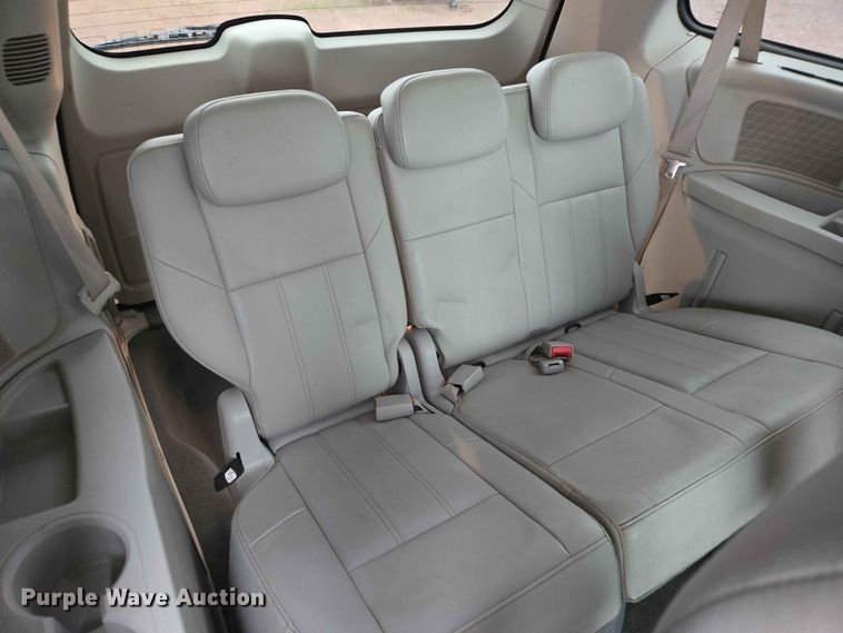 image for item ER1629 2008 Chrysler Town And Country van