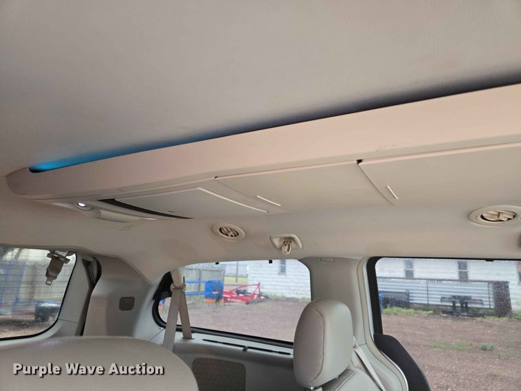 image for item ER1629 2008 Chrysler Town And Country van