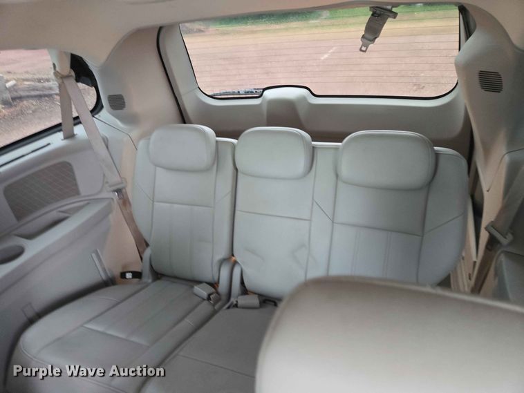 image for item ER1629 2008 Chrysler Town And Country van
