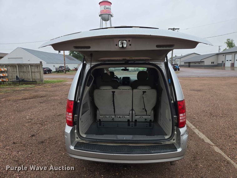 image for item ER1629 2008 Chrysler Town And Country van