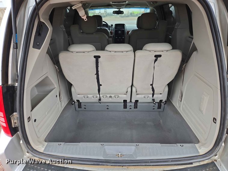 image for item ER1629 2008 Chrysler Town And Country van