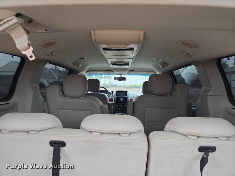 image for item ER1629 2008 Chrysler Town And Country van