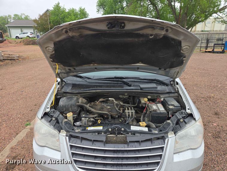 image for item ER1629 2008 Chrysler Town And Country van