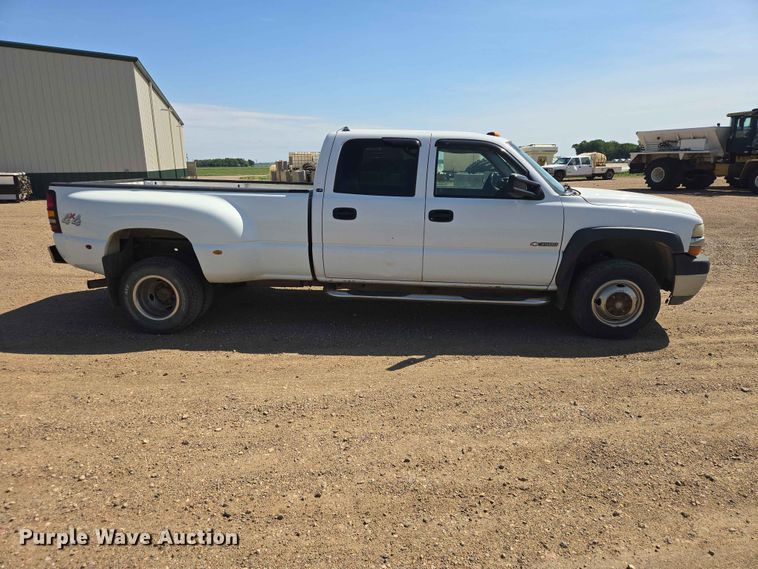 image for item ER1662 2001 Chevrolet Silverado Crew Cab pickup truck