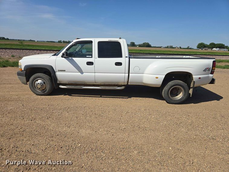 image for item ER1662 2001 Chevrolet Silverado Crew Cab pickup truck