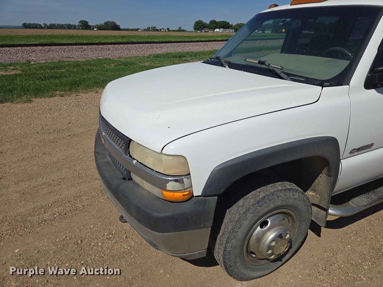 image for item ER1662 2001 Chevrolet Silverado Crew Cab pickup truck