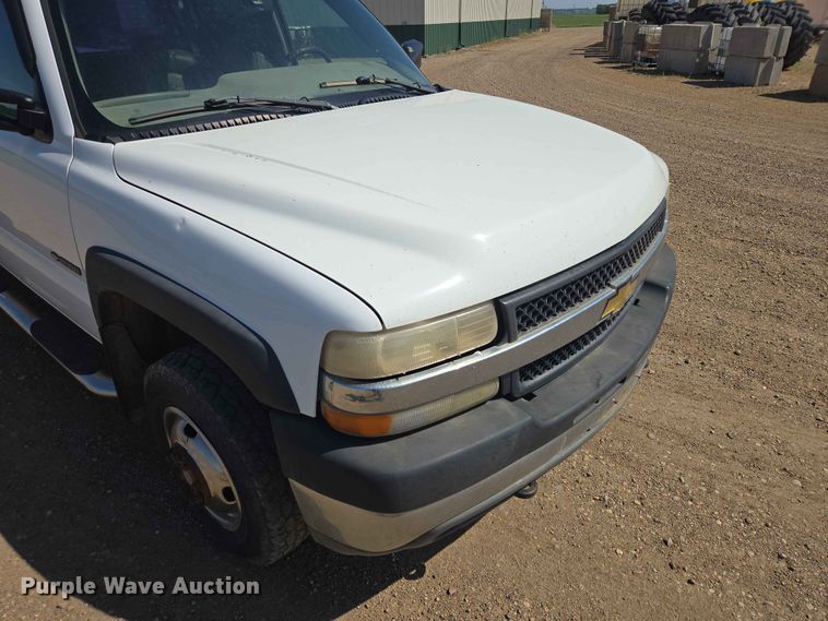 image for item ER1662 2001 Chevrolet Silverado Crew Cab pickup truck