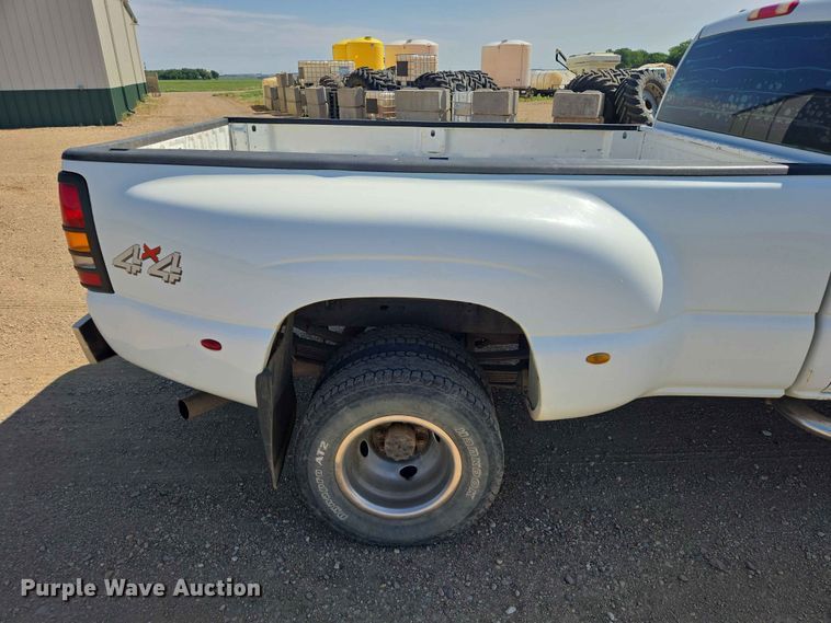 image for item ER1662 2001 Chevrolet Silverado Crew Cab pickup truck