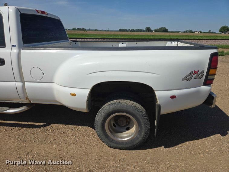 image for item ER1662 2001 Chevrolet Silverado Crew Cab pickup truck