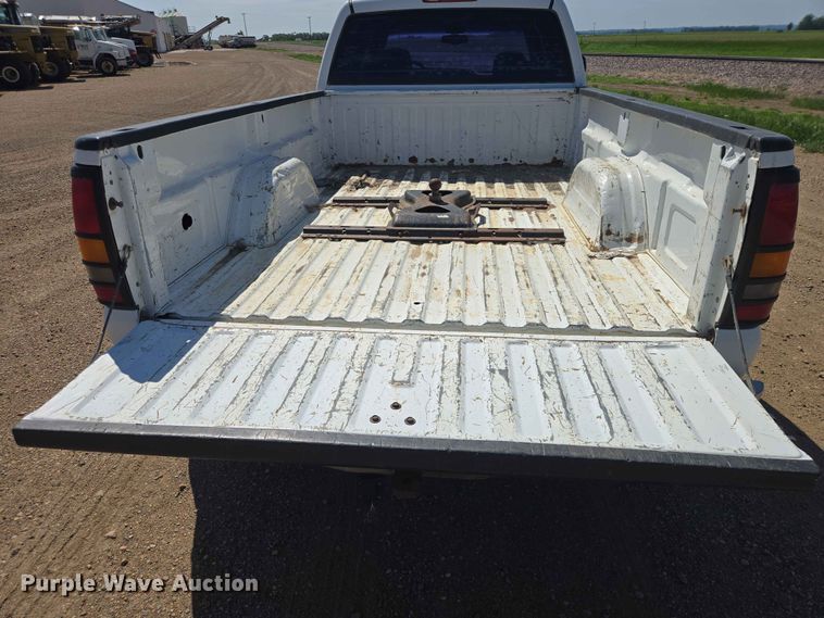 image for item ER1662 2001 Chevrolet Silverado Crew Cab pickup truck