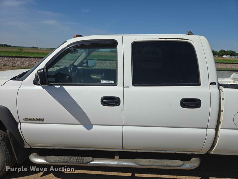 image for item ER1662 2001 Chevrolet Silverado Crew Cab pickup truck