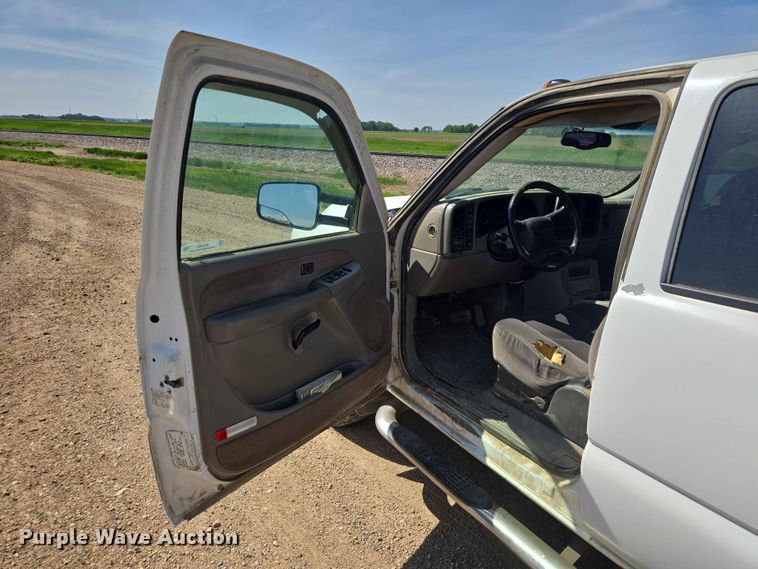 image for item ER1662 2001 Chevrolet Silverado Crew Cab pickup truck
