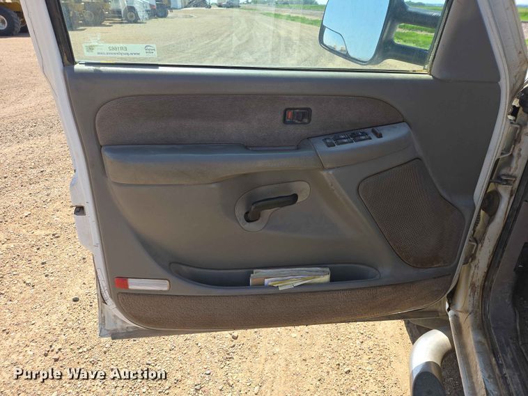 image for item ER1662 2001 Chevrolet Silverado Crew Cab pickup truck