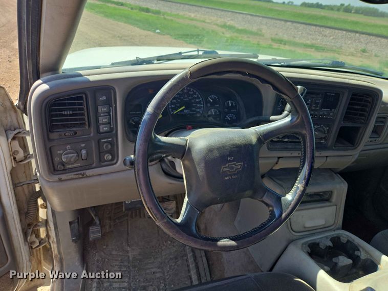 image for item ER1662 2001 Chevrolet Silverado Crew Cab pickup truck